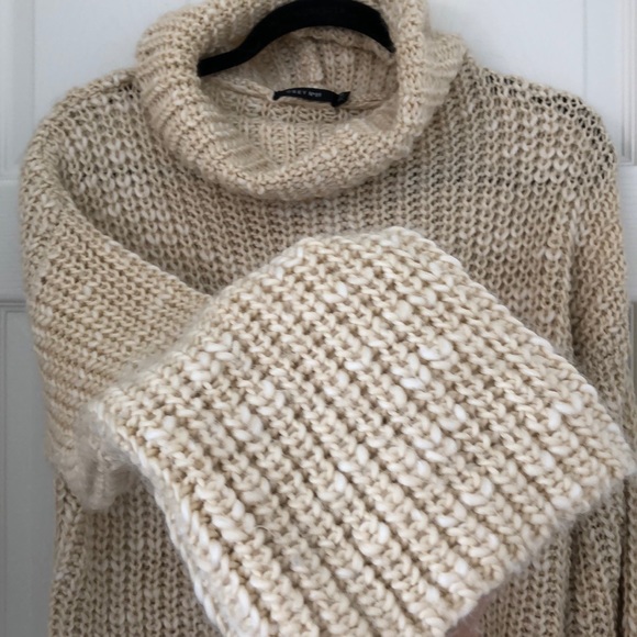 OBEY Chunky Creme wool Sweater - Picture 4 of 4